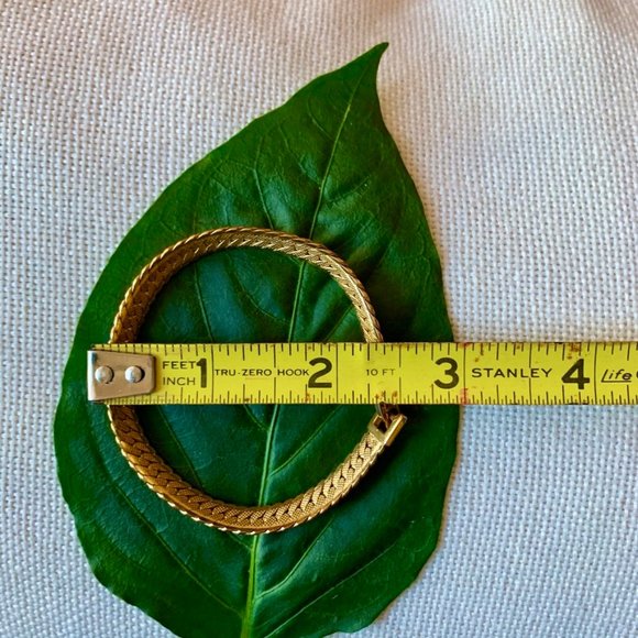 Monet gold plated bracelet - Picture 10 of 11